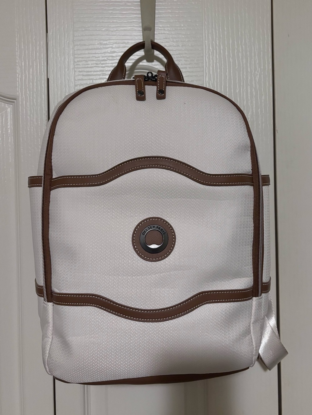 DELSEY Paris Chatelet Air 2.0 Laptop Backpack – Angora (White/ Cream) - Picture 3 of 16